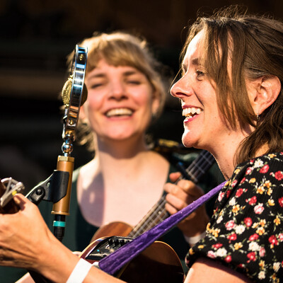 The Lasses, folkduo. Foto Bram Heeren