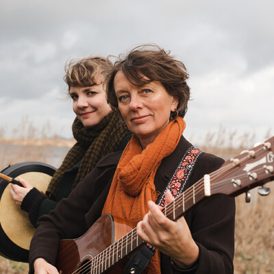 The Lasses, folkduo , foto Roosemarijn Broersen